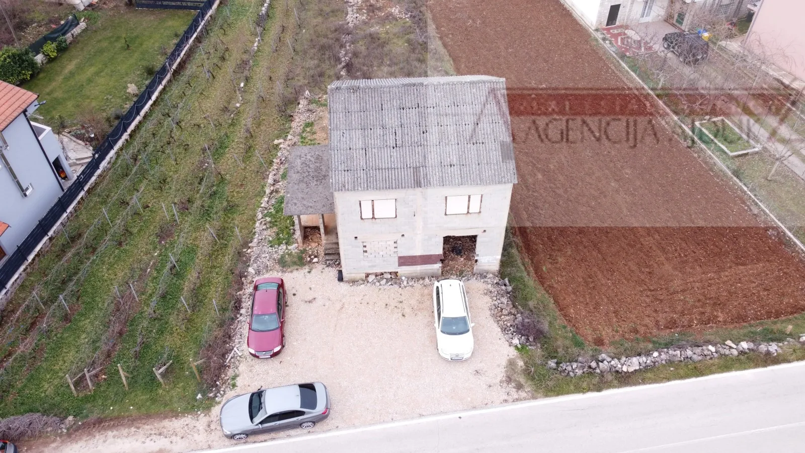 imotski kuća 229 m2 roh-bau zmijavci + dvorište 669 m2 - slika 10