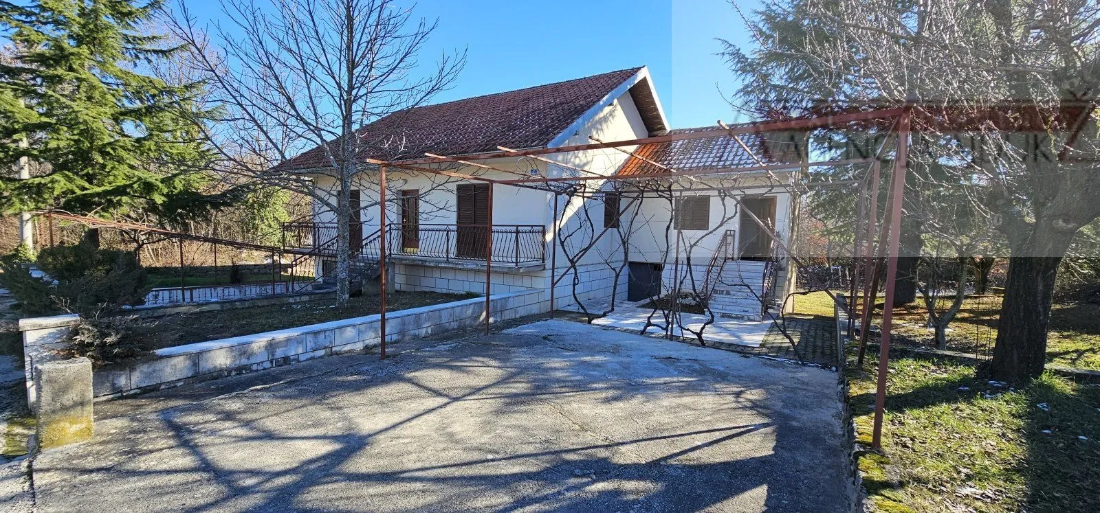 imotski drum odlična obiteljska kuća 290 m2 + okućnica - novo u ponudi - slika 2
