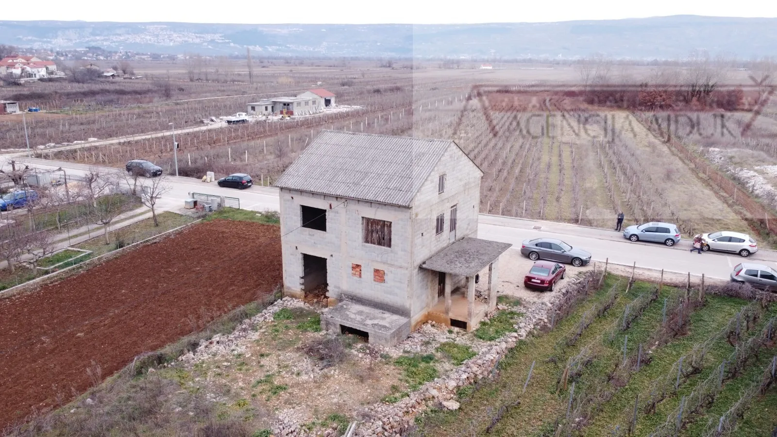 imotski kuća 229 m2 roh-bau zmijavci + dvorište 669 m2 - slika 4