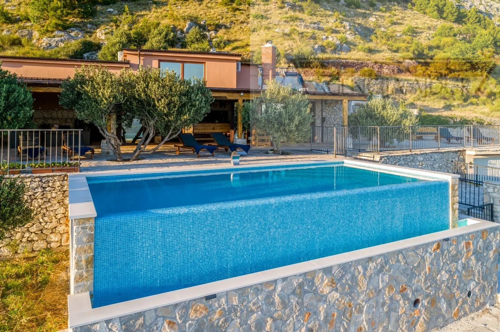 Omiš vila Stanići top lokacija - intima - pogled na more - Stanići, Omiš