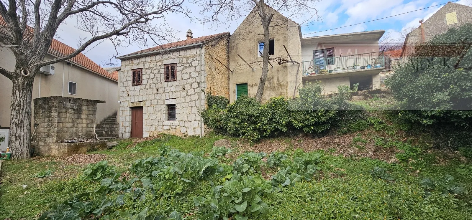 imotski berinovac dvije kuće 134 m2 + dvorište - slika 1