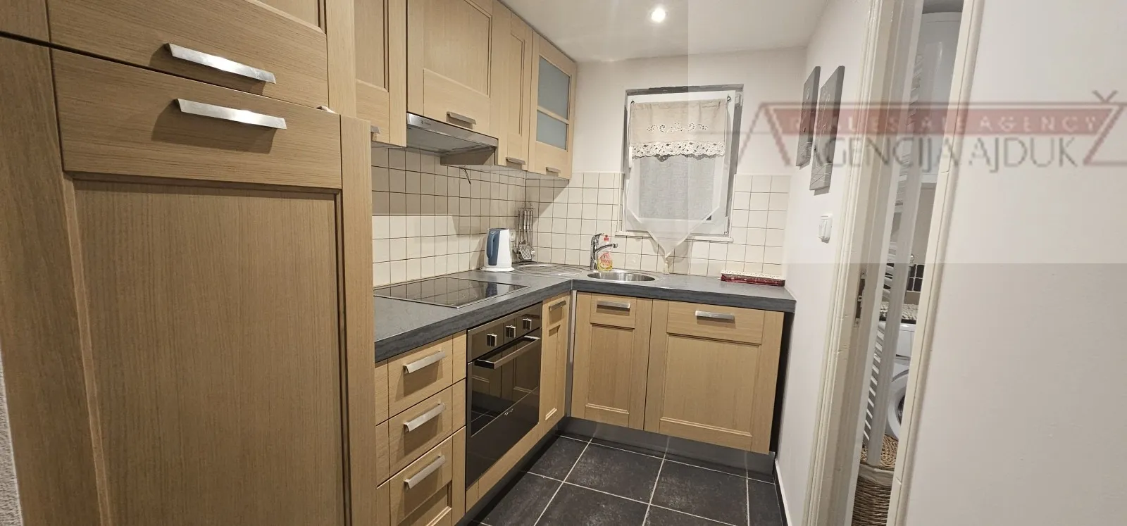 split centar varoš stan 58 m2 + garaža 20 m2 - top ponuda! - slika 5