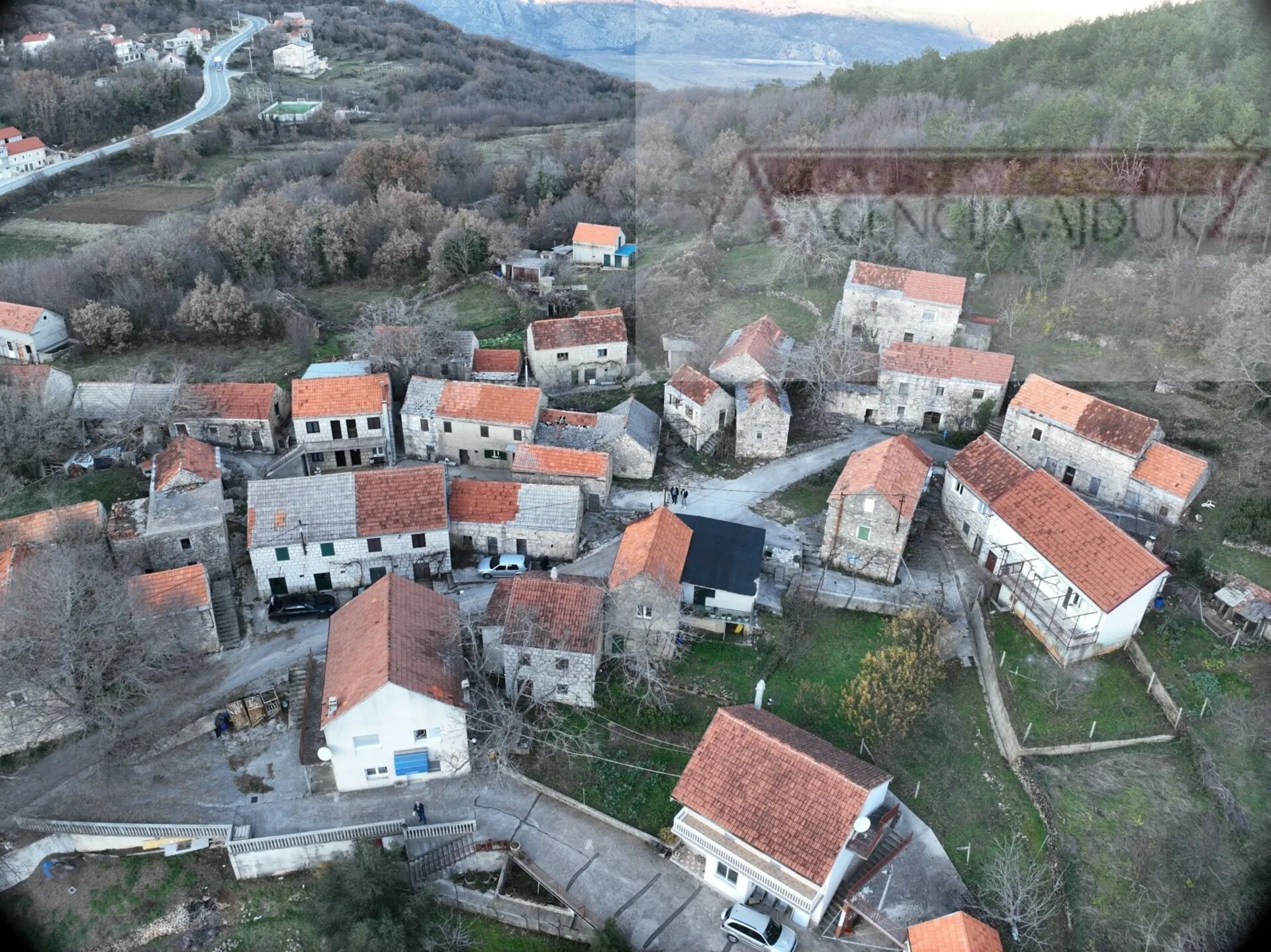 imotski berinovac dvije kuće 134 m2 + dvorište - slika 11