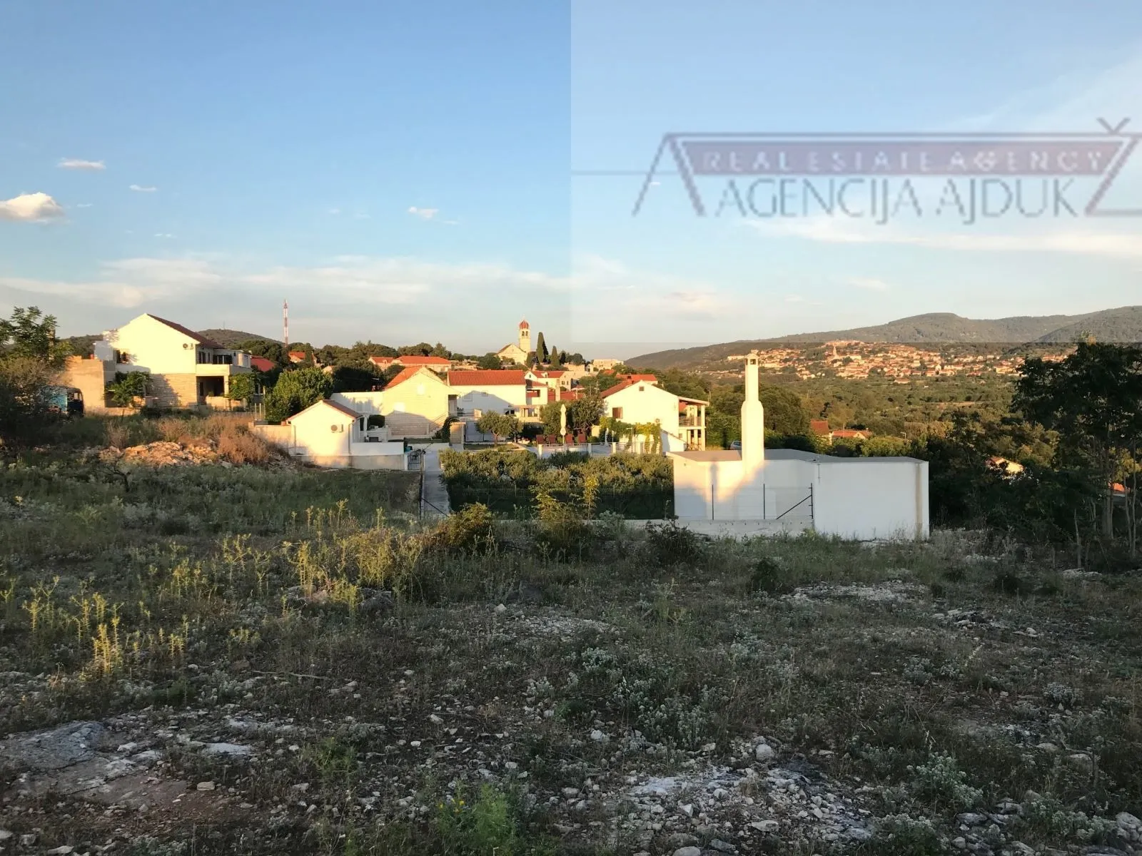 brač - donji humac 6500 m2 građevinsko zemljište - slika 3