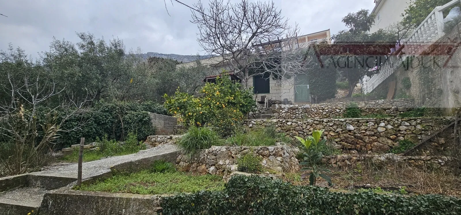 omiš stanići kuća 200 m2 - 120m od mora - otvoren pogled - slika 4