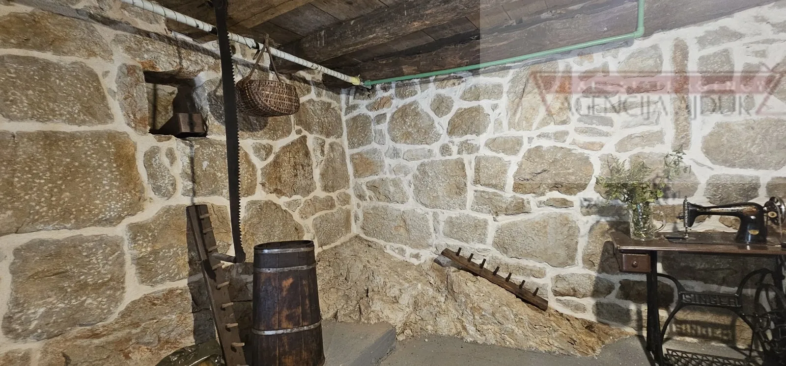 imotski obiteljska kamena kuća 250 m2 + okućnica 1209 m2 drum - slika 9