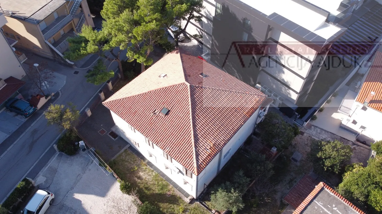 baška voda kuća 547 m2 uži centar, blizini mora i plaže - slika 10