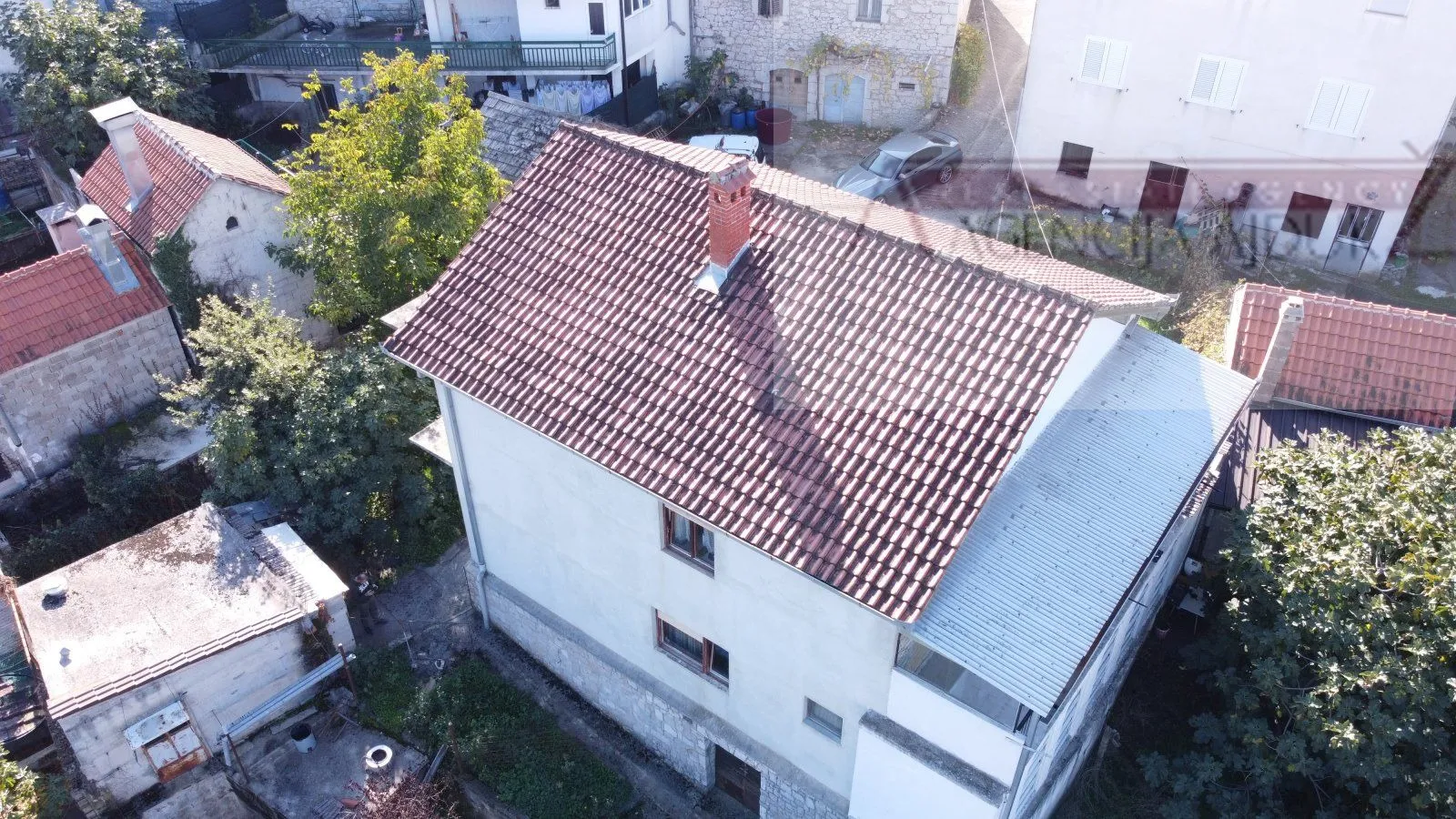 imotski samostojeća kuća 3 etaže 372 m2 + velika okućnica - slika 6