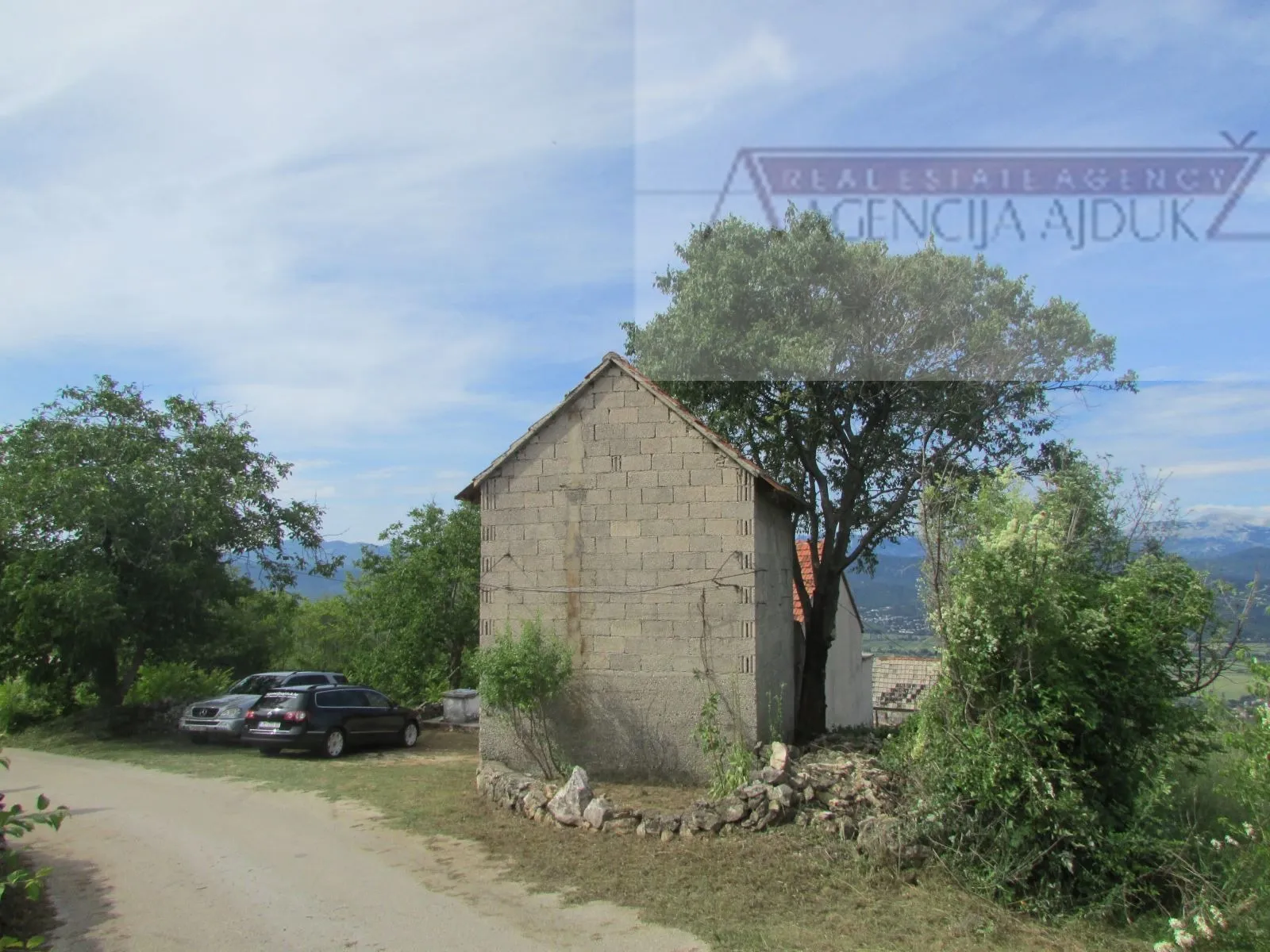 imotski vinjani donji tri legalizirana objekta sa zemljištem - slika 13