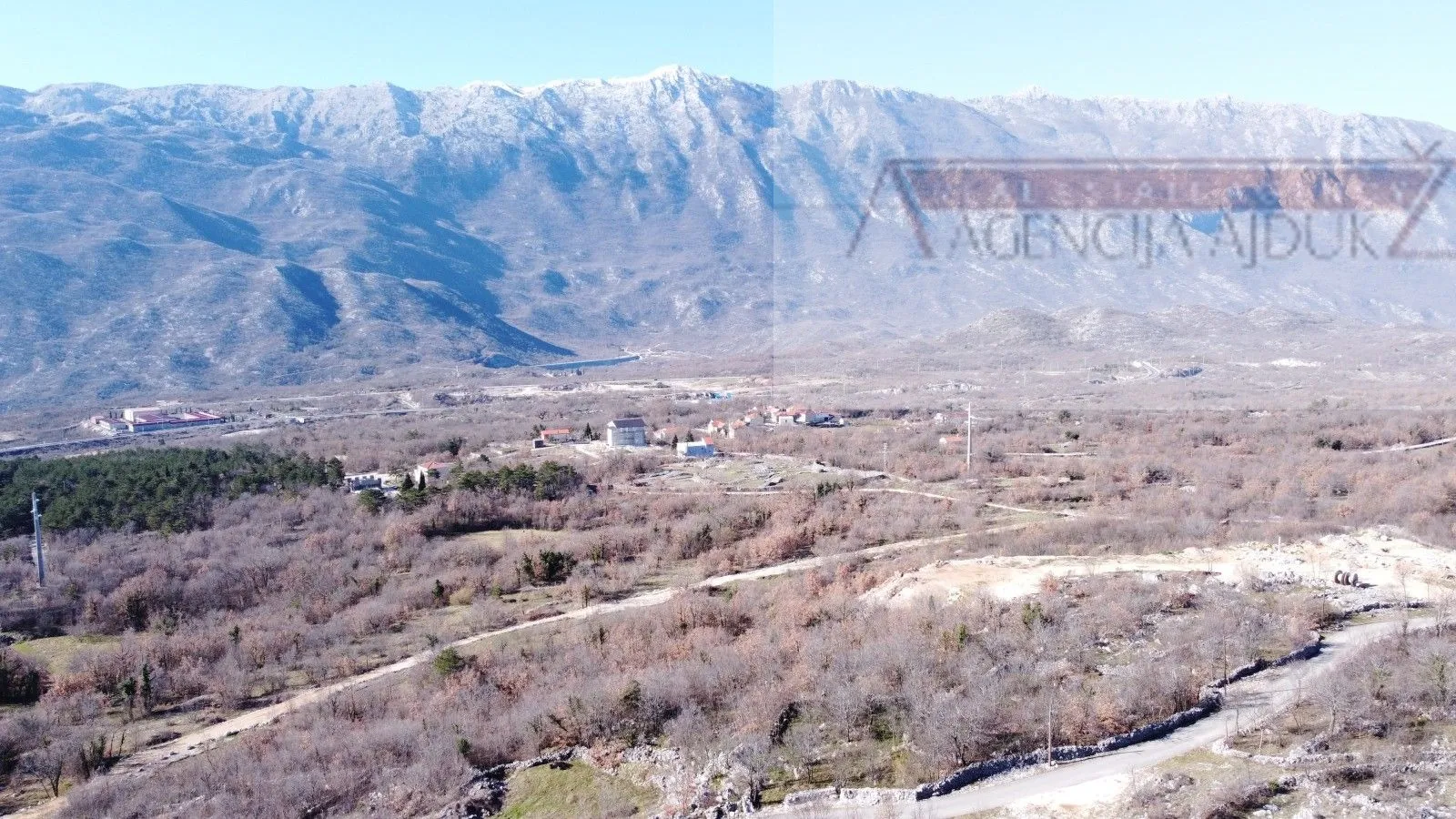 zagvozd 700 m2 građevinsko zemljište + gotovi iskopi - novo - slika 7