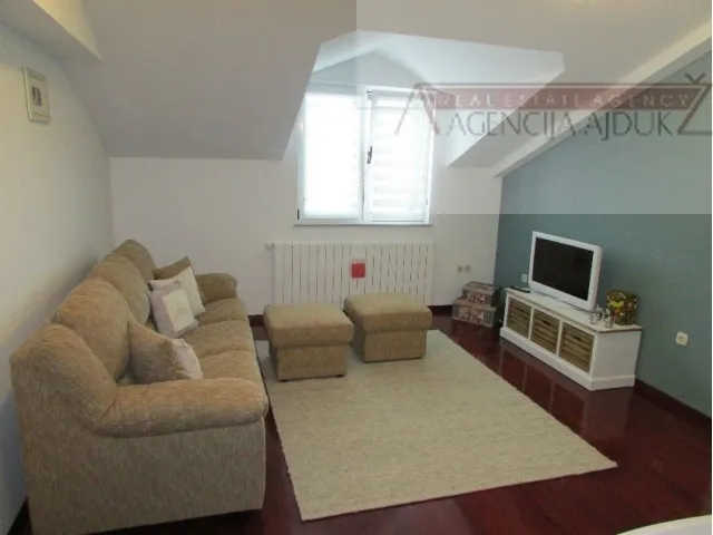 imotski - cista provo vila sa bazenom 742 m2 - sniženo - slika 10