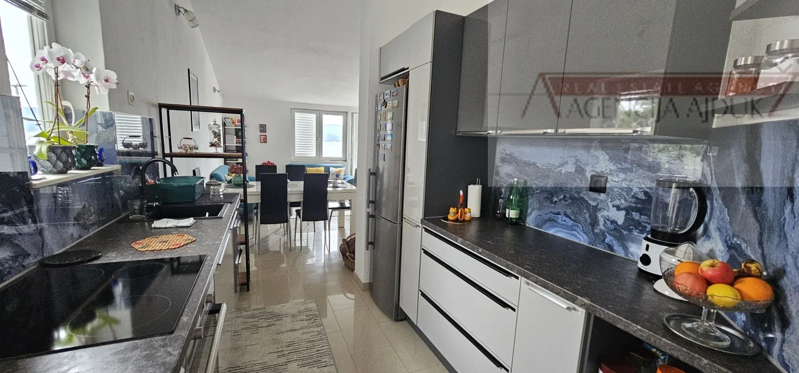 omiš stanići kuća 200 m2 - 120m od mora - otvoren pogled - slika 3