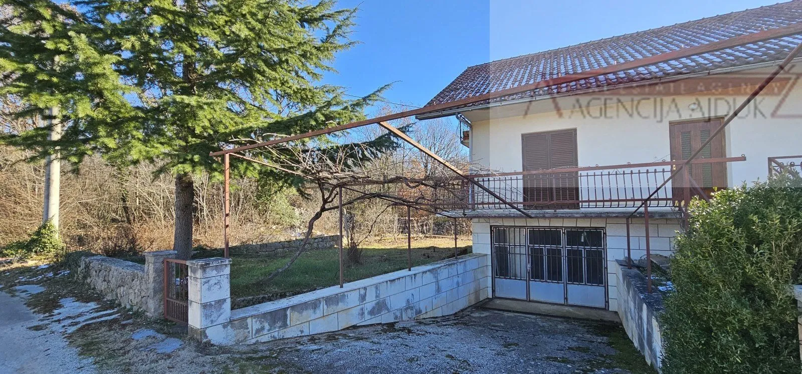 imotski drum odlična obiteljska kuća 290 m2 + okućnica - novo u ponudi - slika 3