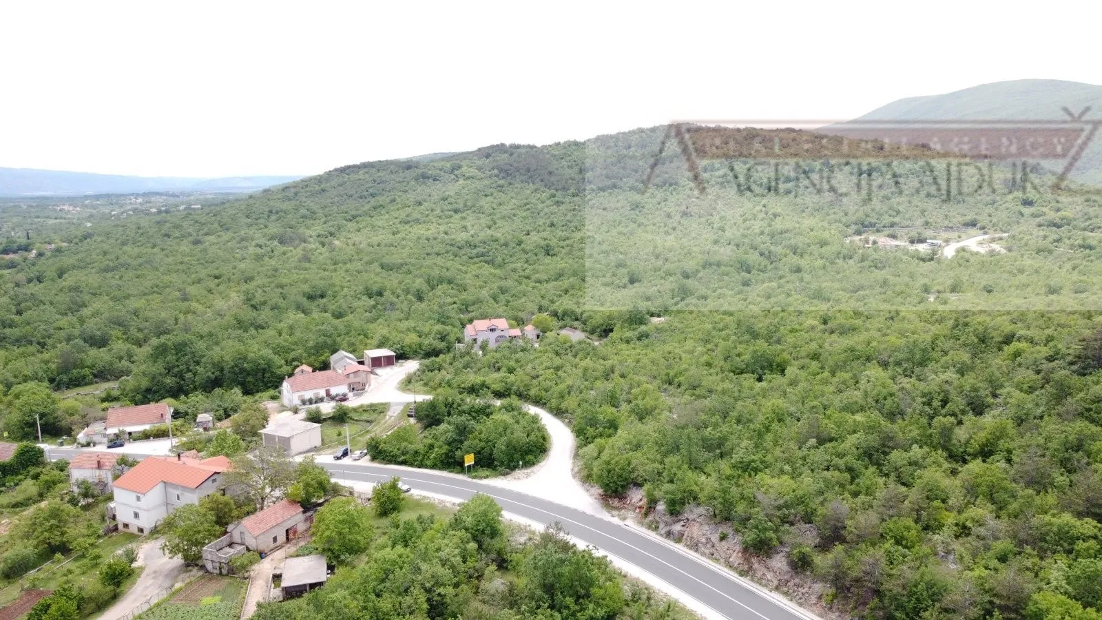 imotski poljica građevinsko zemljište 2502 m2 + objekti - novo - slika 3