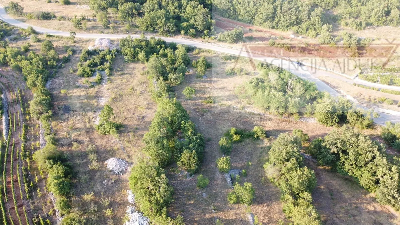 imotski 2029 m2 građevinsko zemljište - otvoren pogled - novo - slika 10