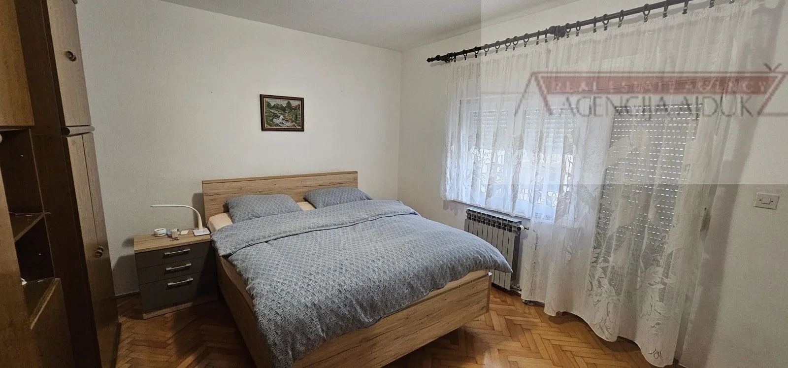 imotski kuća u centru grada 380 m2 - slika 2