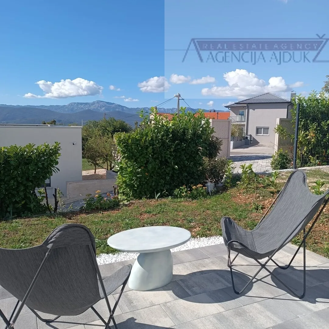 imotski stan 140 m2 + dvorište 80 m2 sa bazenom - novo!!! - slika 4