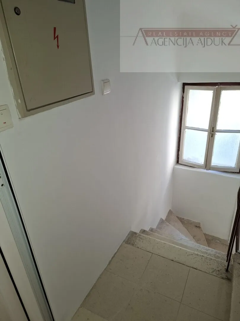 split centar varoš stan 58 m2 + garaža 20 m2 - top ponuda! - slika 9