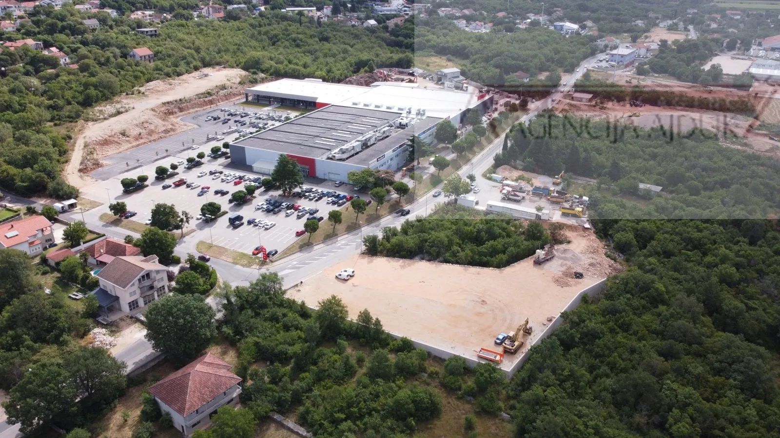 imotski najam građevinskog zemljišta 4000 m2 - novo!!! - slika 2