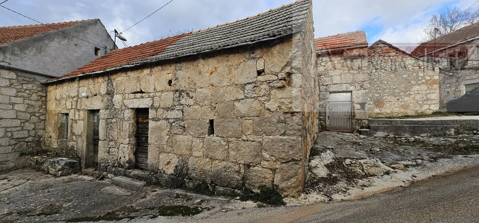 imotski berinovac dvije kuće 134 m2 + dvorište - slika 4