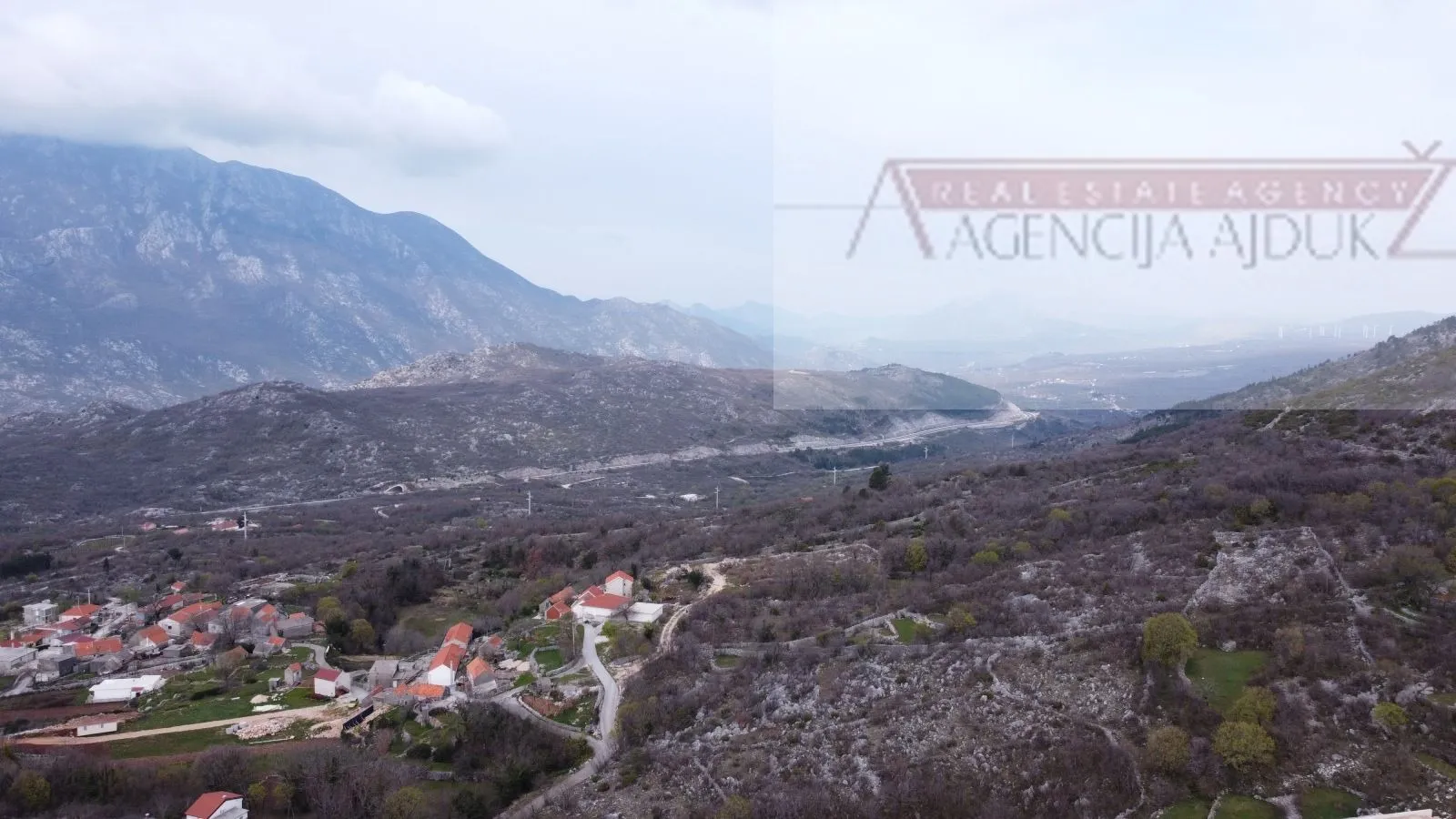 zagvozd građevinsko zemljište 770 m2 + građevinska dozvola + radovi - slika 3
