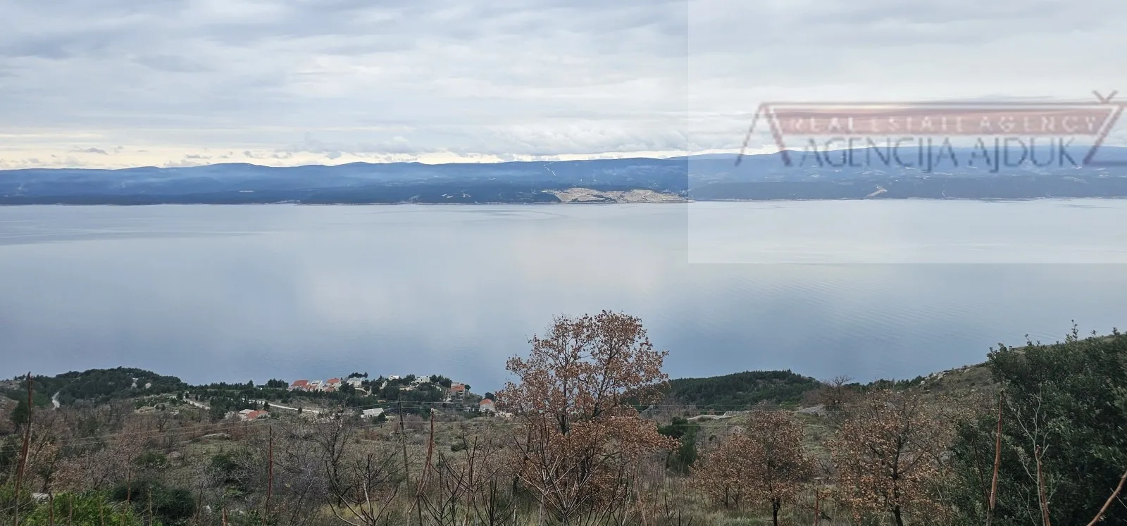 omiš stanići kuća 200 m2 - 120m od mora - otvoren pogled - slika 15