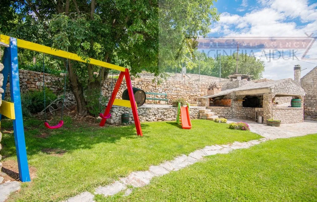 imotski kompleks kuća za odmor - top lokacija - intima - slika 11