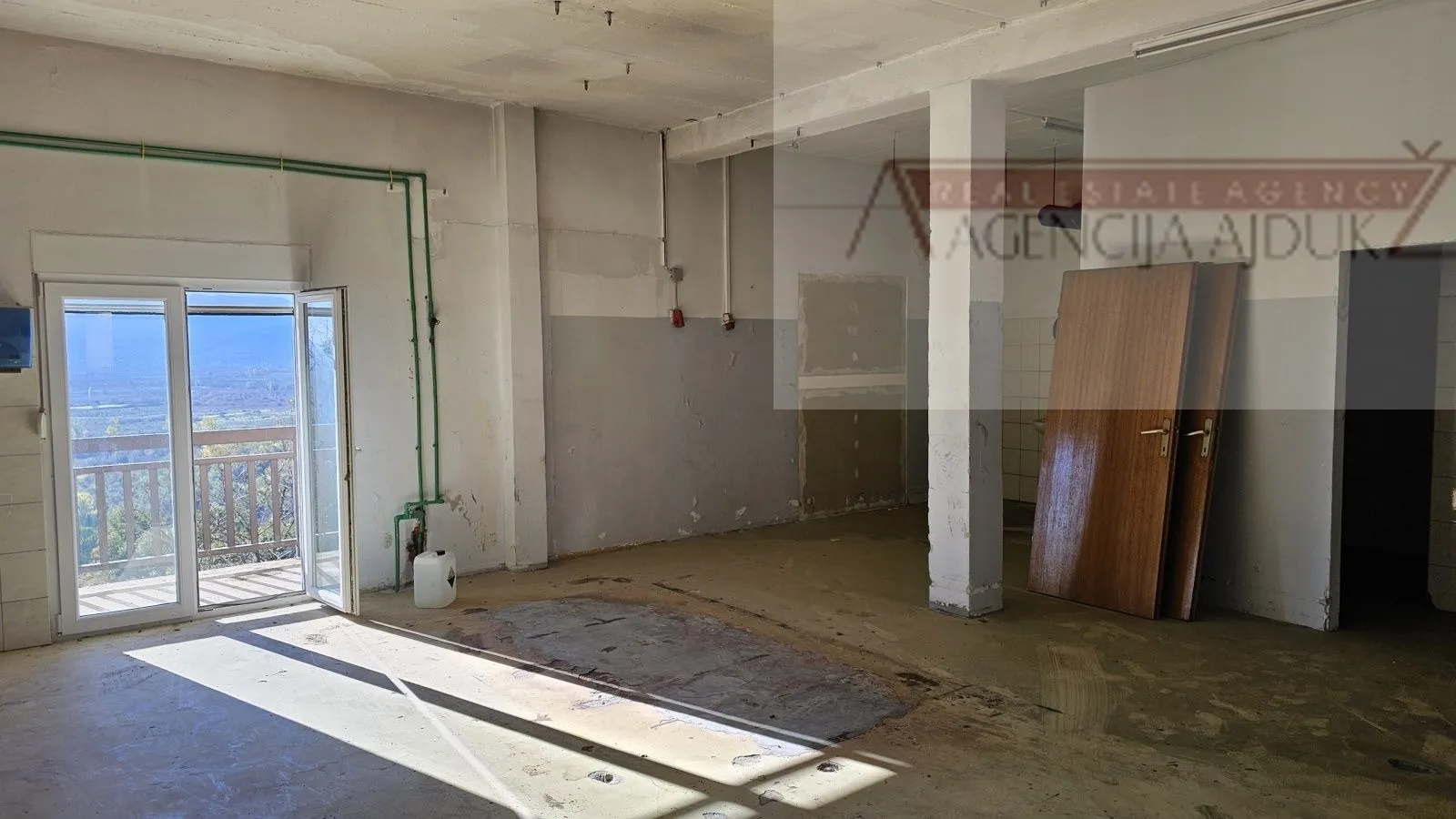 imotski poslovni prostor 200 m2 + dvorište - najam - slika 7