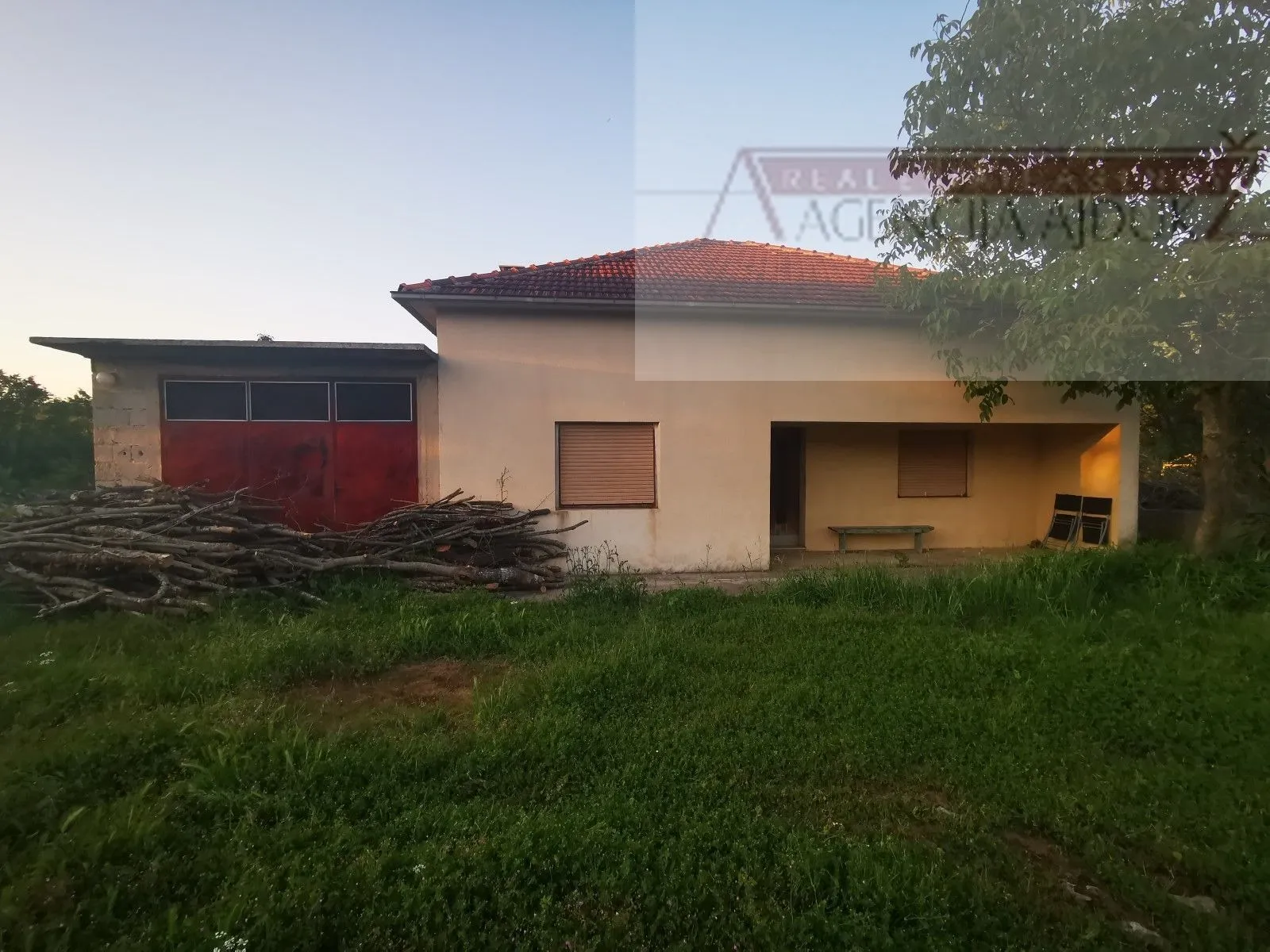 imotski runović samostojeća kuća 250 m2 + okućnica 1600 m2 - slika 7