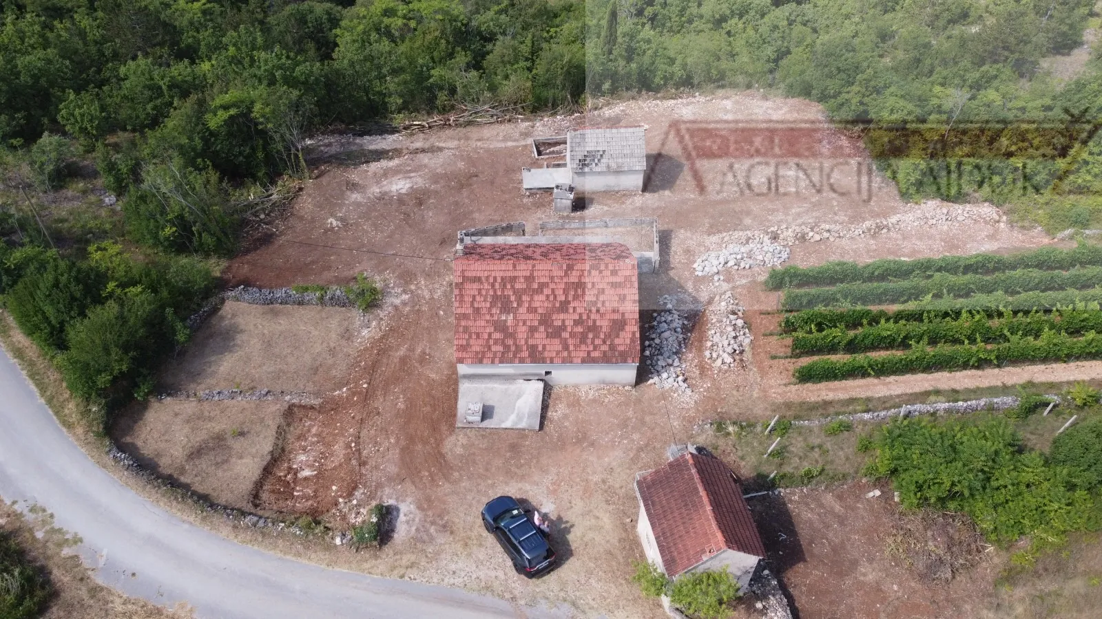 imotski vinjani donji tri legalizirana objekta sa zemljištem - slika 4