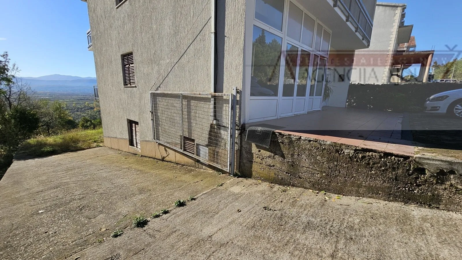 imotski poslovni prostor 200 m2 + dvorište - najam - slika 3