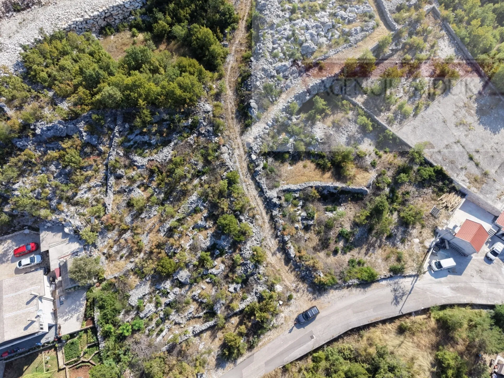 zagvozd 1366 m2 građevinsko zemljište - strogi centar! - slika 3
