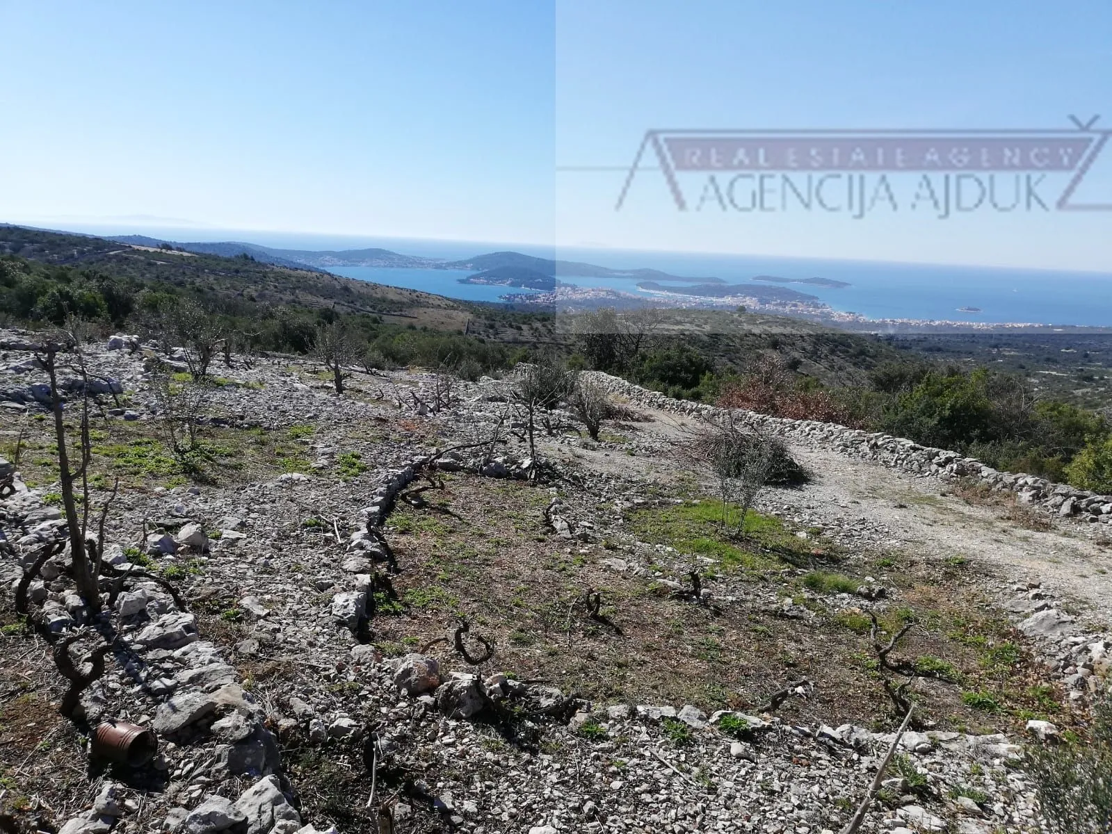 šibenik rogoznica 5636 m2 sa kućicom, pogled na more! - slika 7