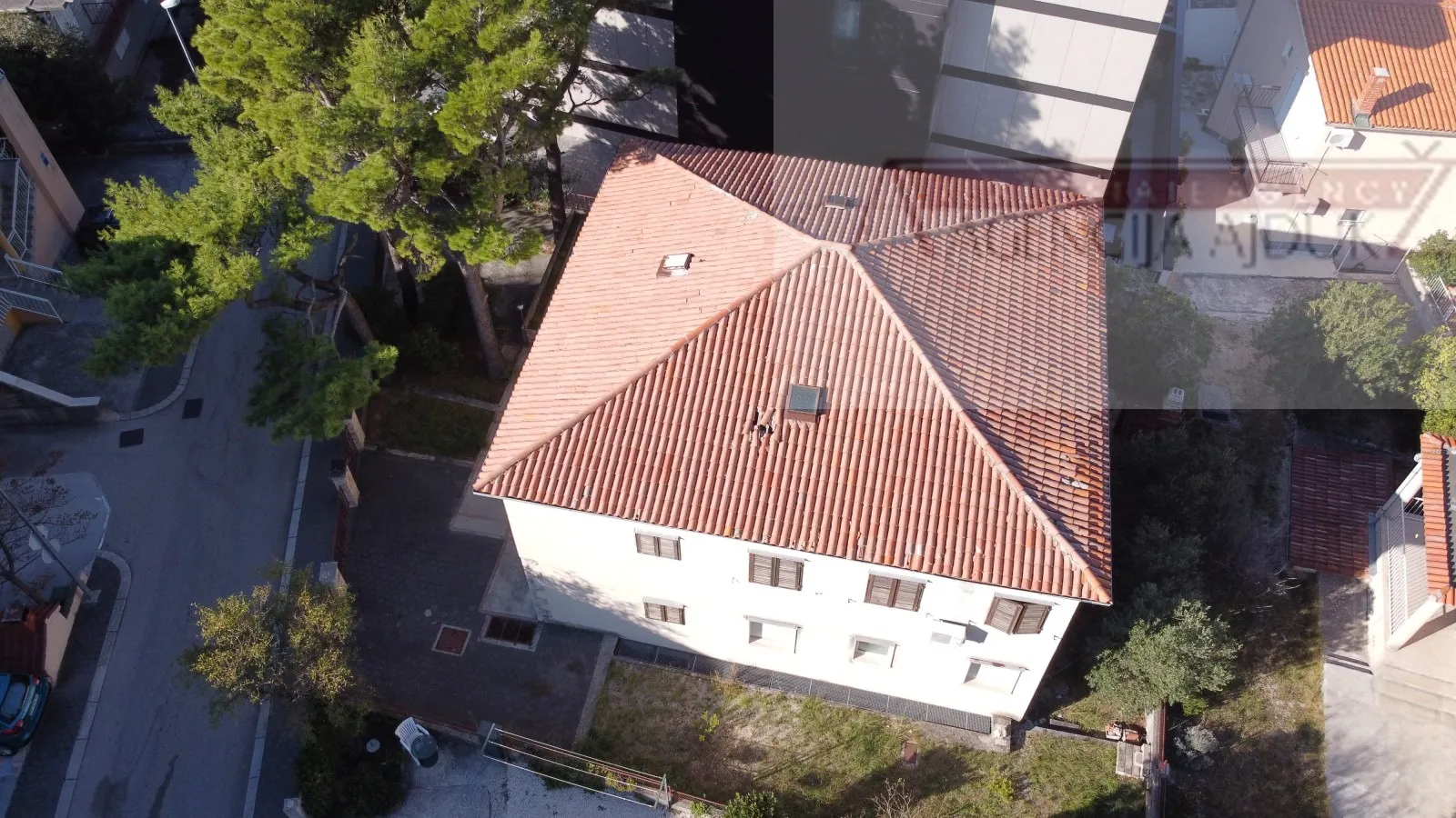 baška voda kuća 547 m2 uži centar, blizini mora i plaže - slika 11