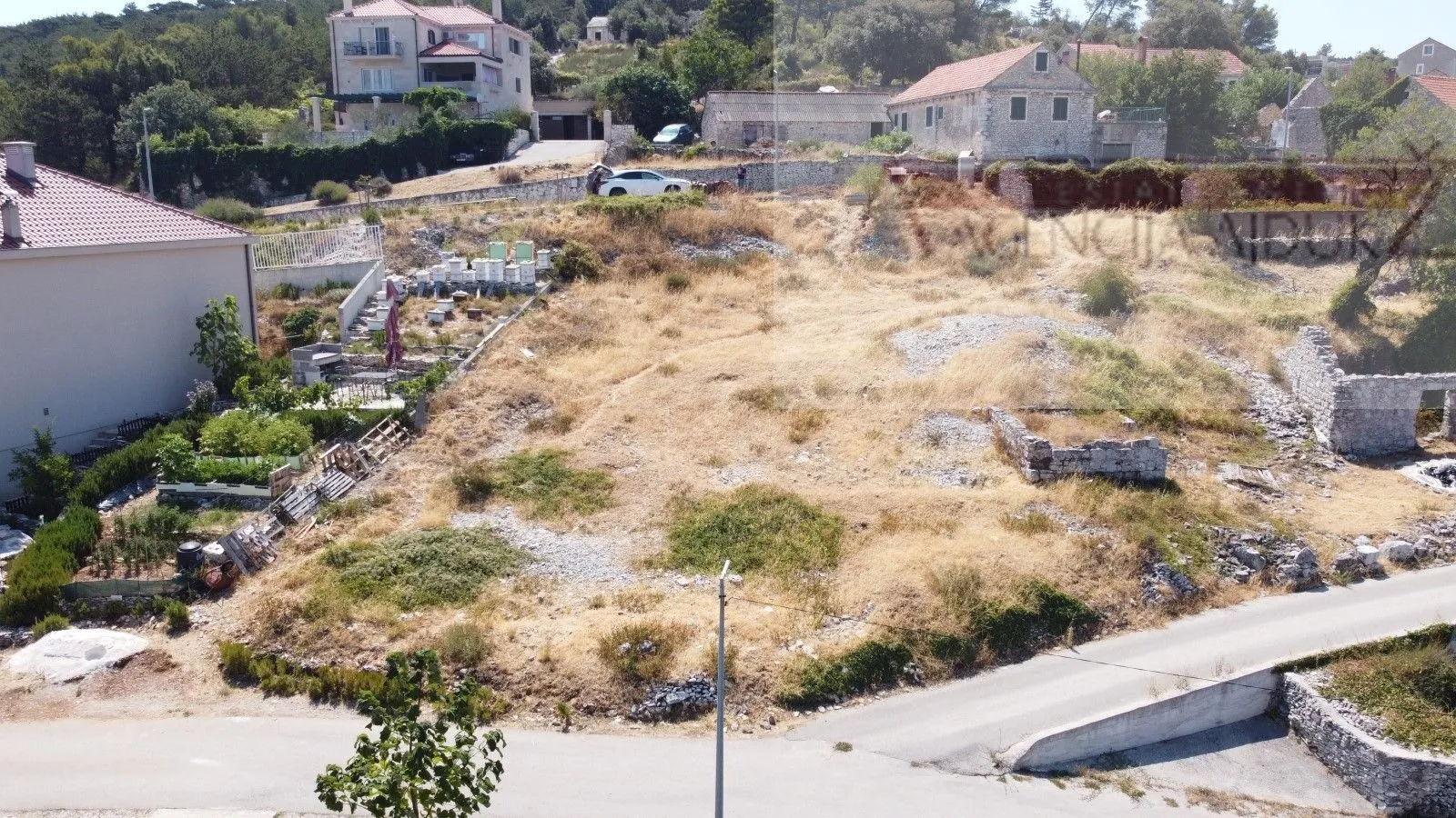 nerežišća otok brač građevinsko zemljište 901 m2 + 2 dozvole - novo - slika 11
