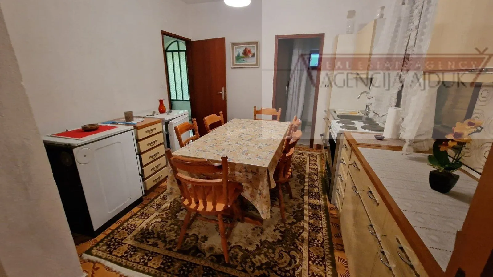 imotski samostojeća kuća 3 etaže 372 m2 + velika okućnica - slika 10