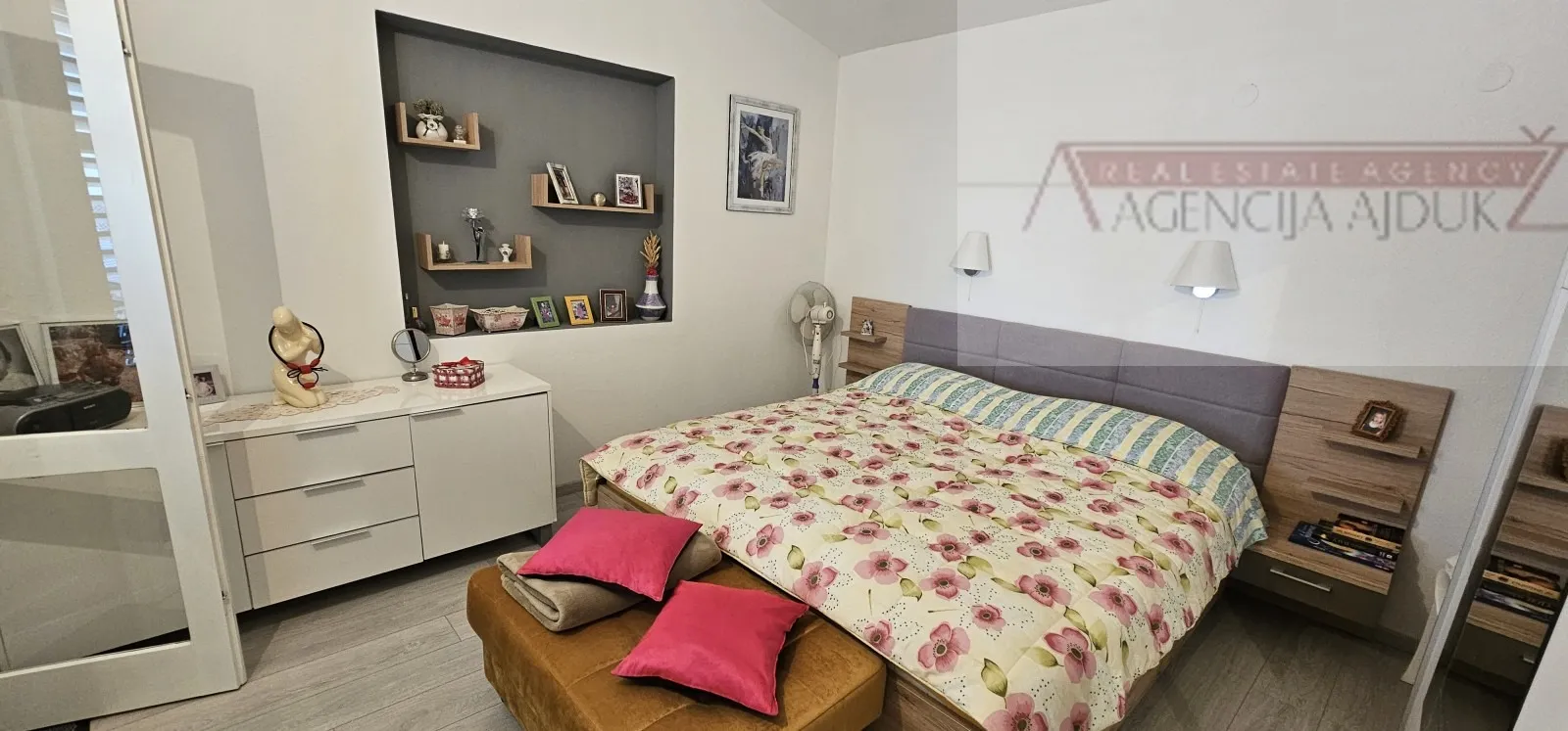 omiš stanići kuća 200 m2 - 120m od mora - otvoren pogled - slika 7
