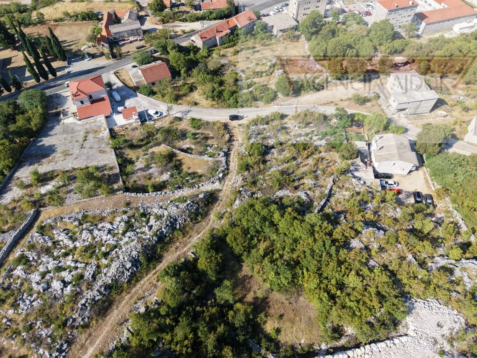 zagvozd 1366 m2 građevinsko zemljište - strogi centar! - slika 5