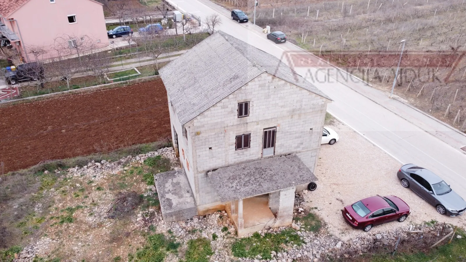 imotski kuća 229 m2 roh-bau zmijavci + dvorište 669 m2 - slika 6