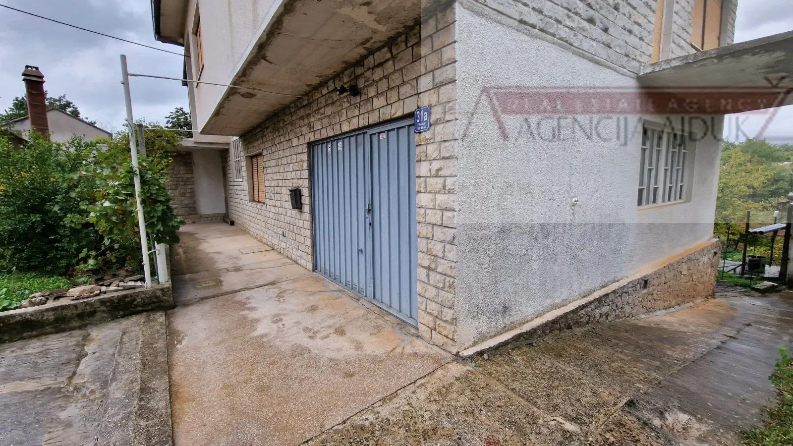 imotski samostojeća kuća 3 etaže 372 m2 + velika okućnica - slika 8