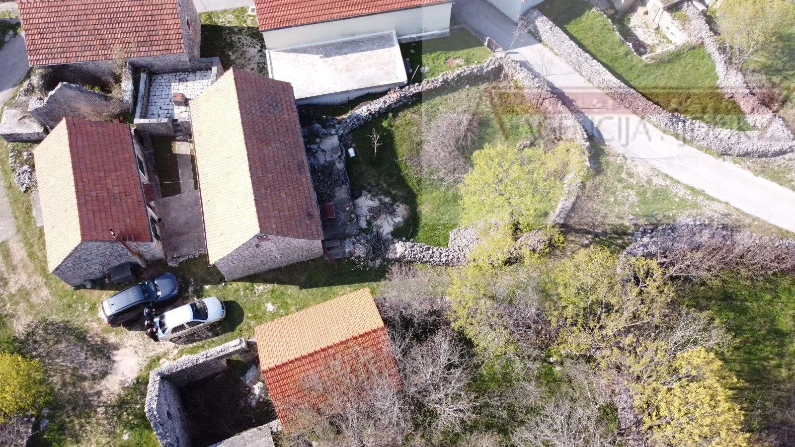 imotski - mrnjavci kamene kuća 190m2 + okućnica - slika 10