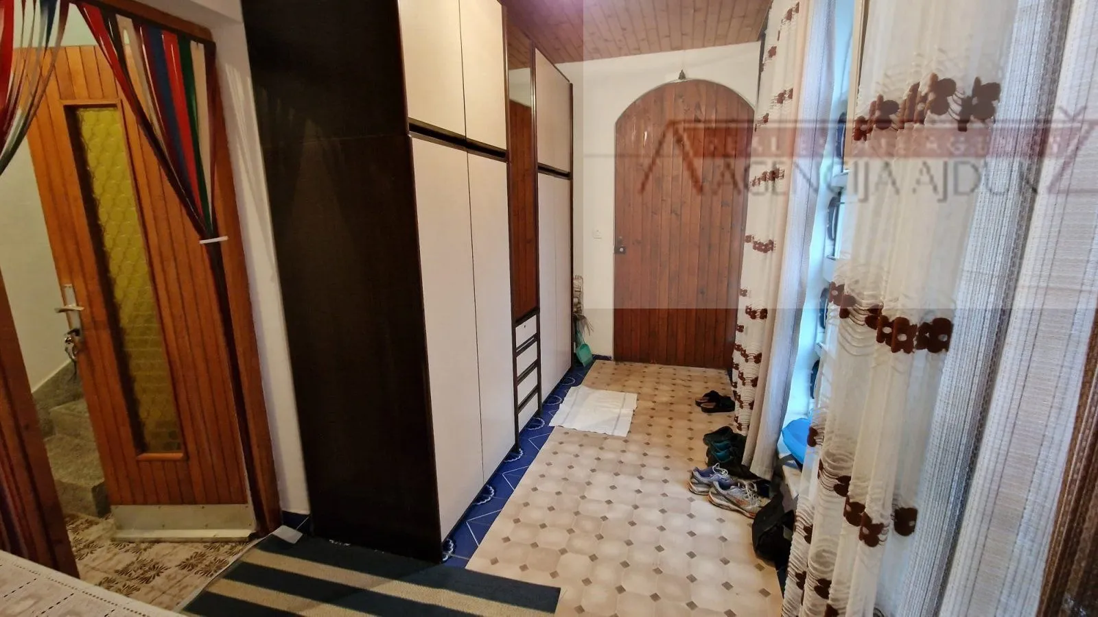 imotski samostojeća kuća 3 etaže 372 m2 + velika okućnica - slika 13