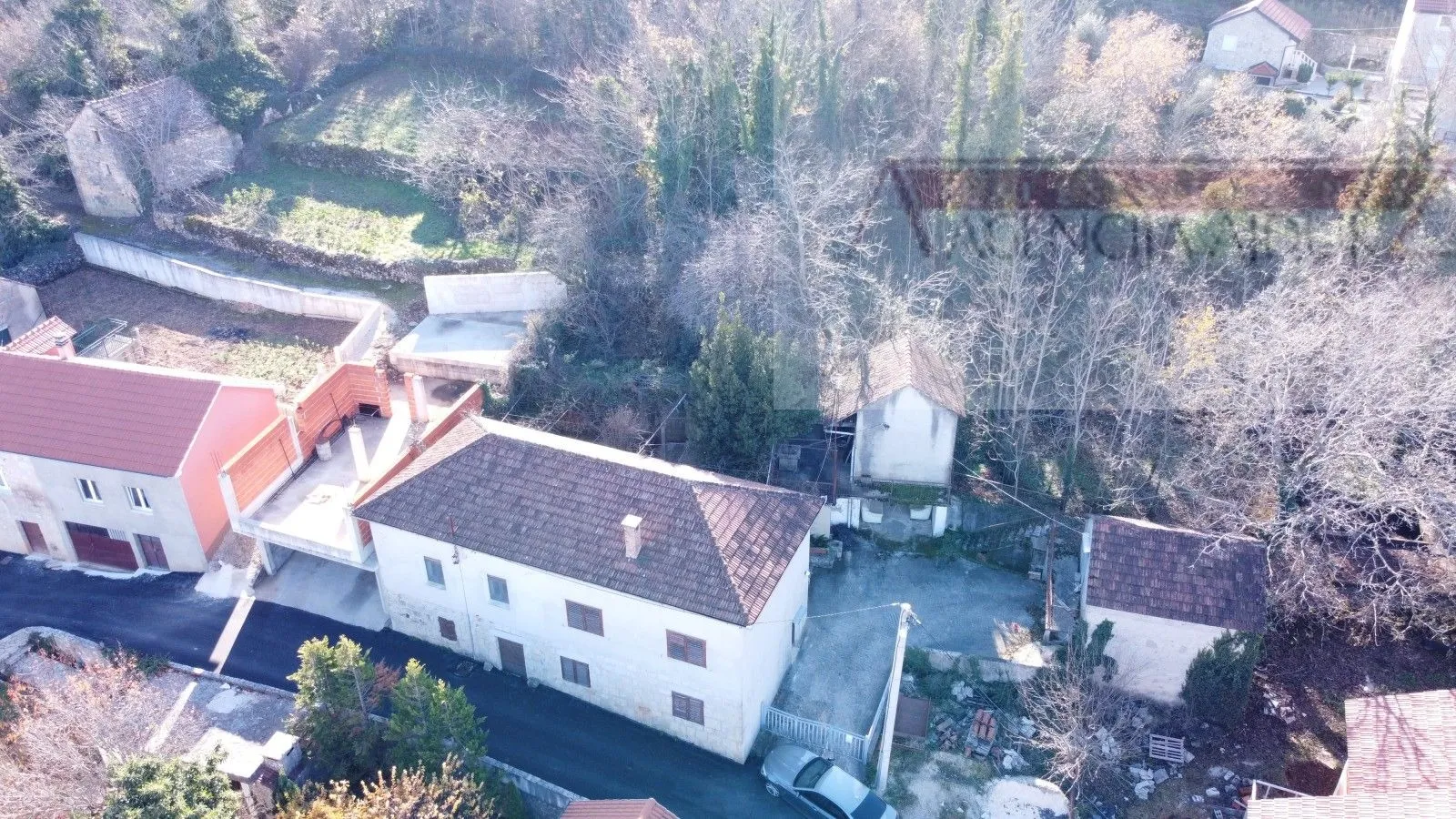 imotski runović obiteljska kuće 230 m2 + okućnica - slika 8