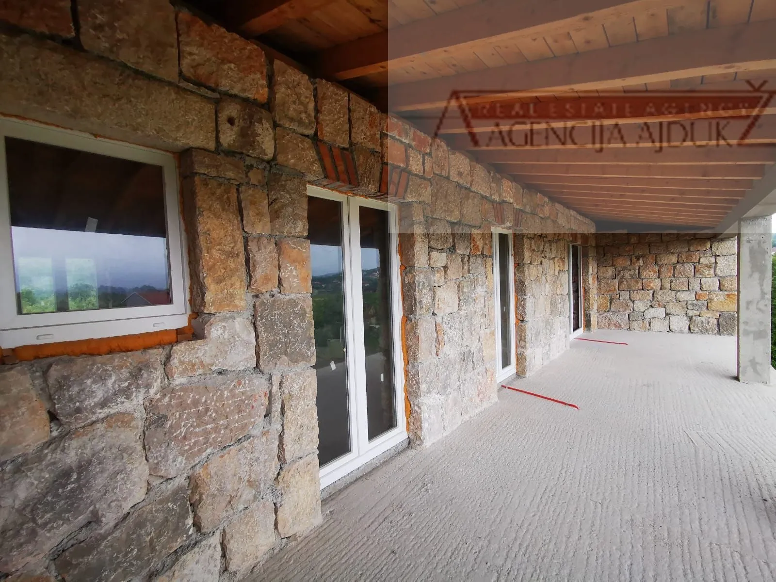 imotski runović kamena kuća 250 m2 sa uređenom okućnicom - slika 2