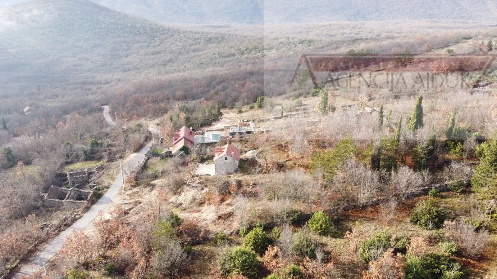 imotski zmijavci građevinsko zemljište 957 m2 - mirna lokacija - slika 5
