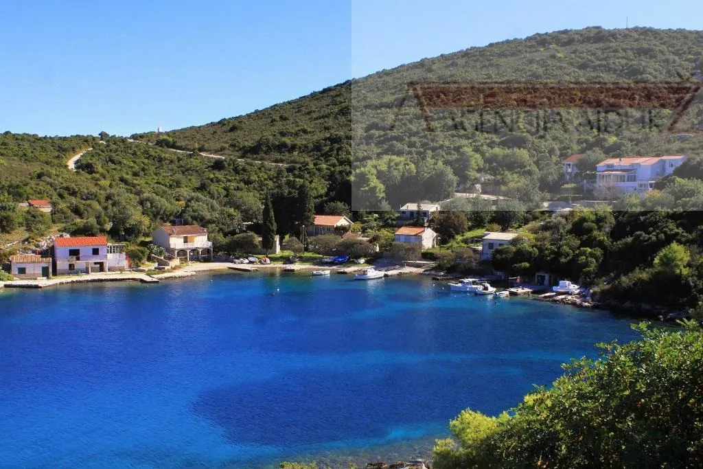Vis uvala Rogačić kuća 121 m2 + zemljišta 36000 m2 - TOP PONUDA - Rogačić, Vis