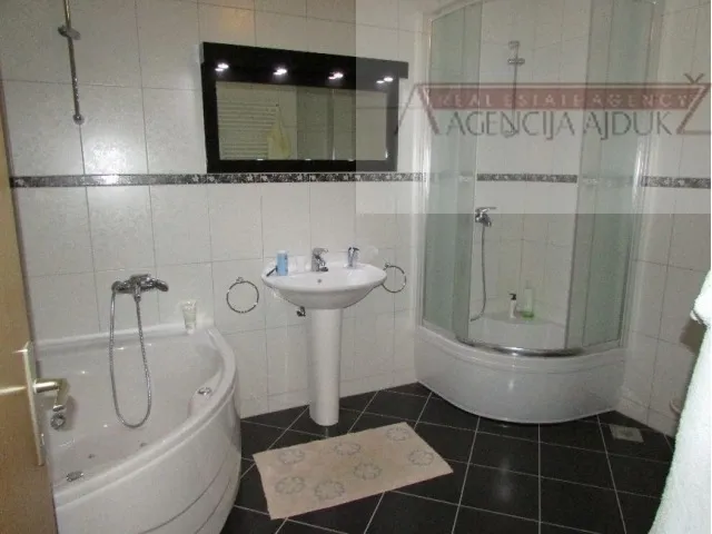imotski - cista provo vila sa bazenom 742 m2 - sniženo - slika 9