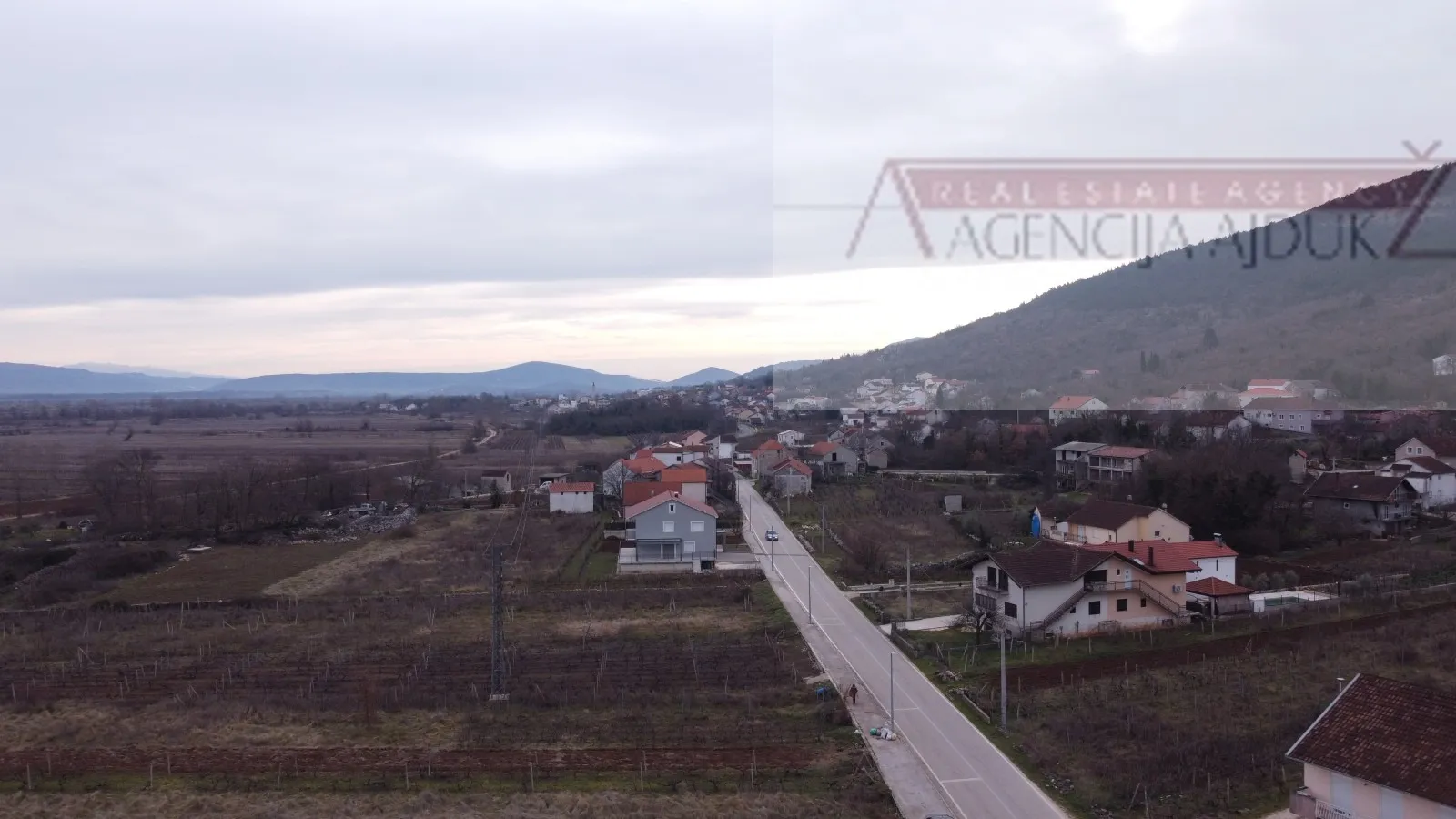 imotski kuća 229 m2 roh-bau zmijavci + dvorište 669 m2 - slika 8