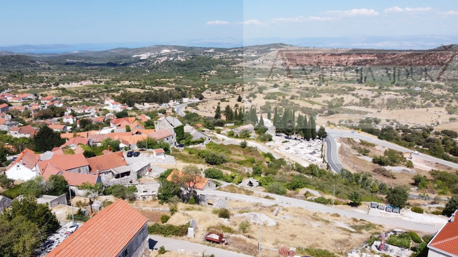 nerežišća otok brač građevinsko zemljište 901 m2 + 2 dozvole - novo - slika 3
