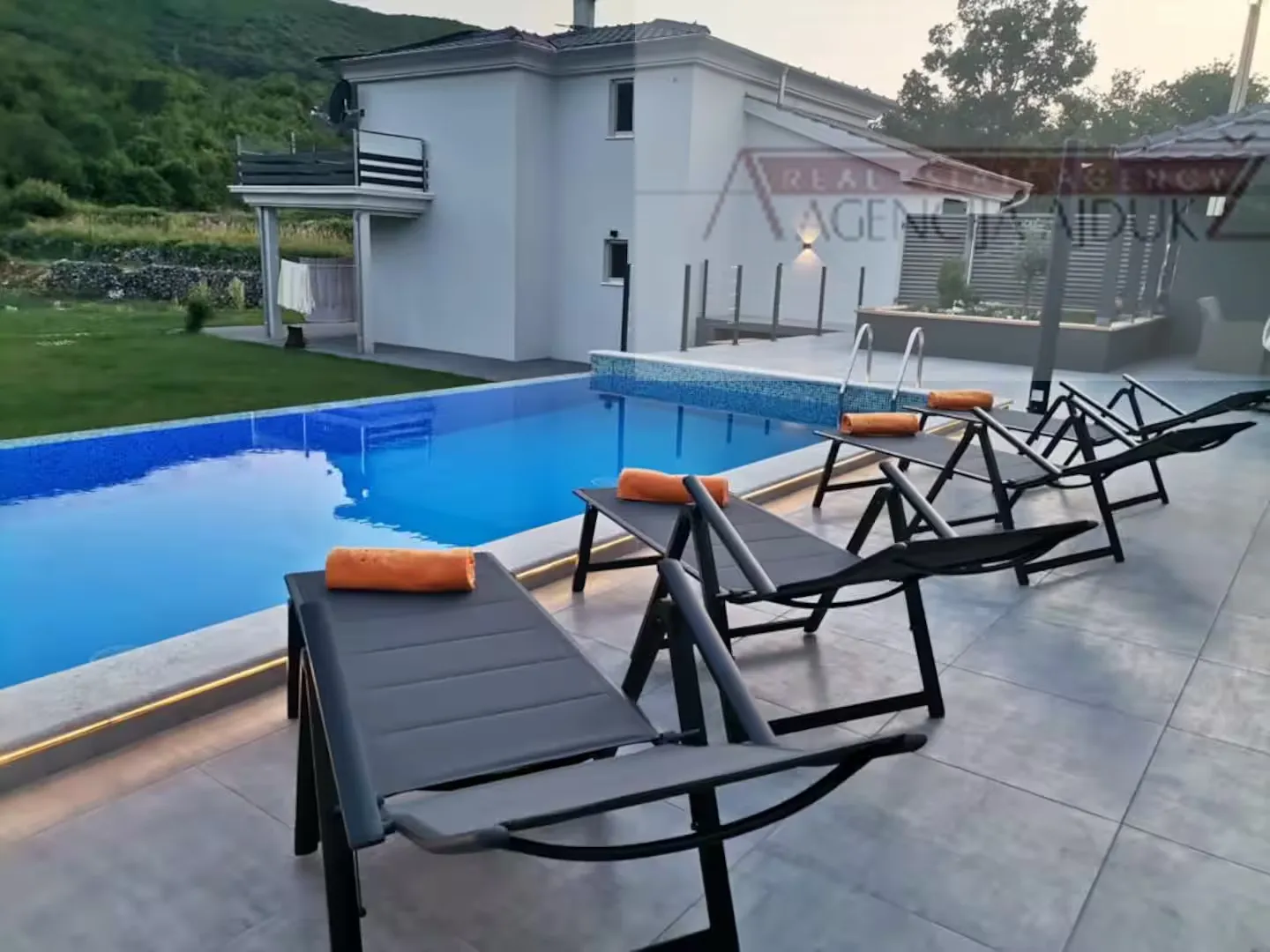 imotski kuća za odmor 187 m2 + bazen + pomoćni objekti - novo u ponudi - slika 16